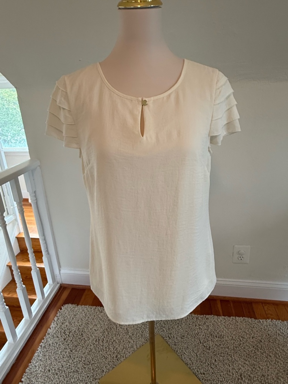 Banana Republic Cream Short-Sleeve Keyhole Blouse Size 8